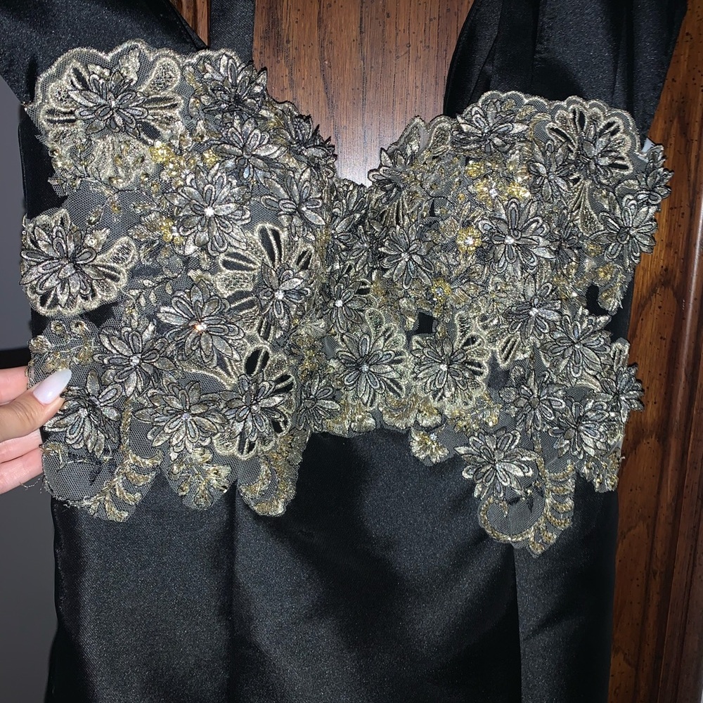 Custom gown - Picture 3 of 4